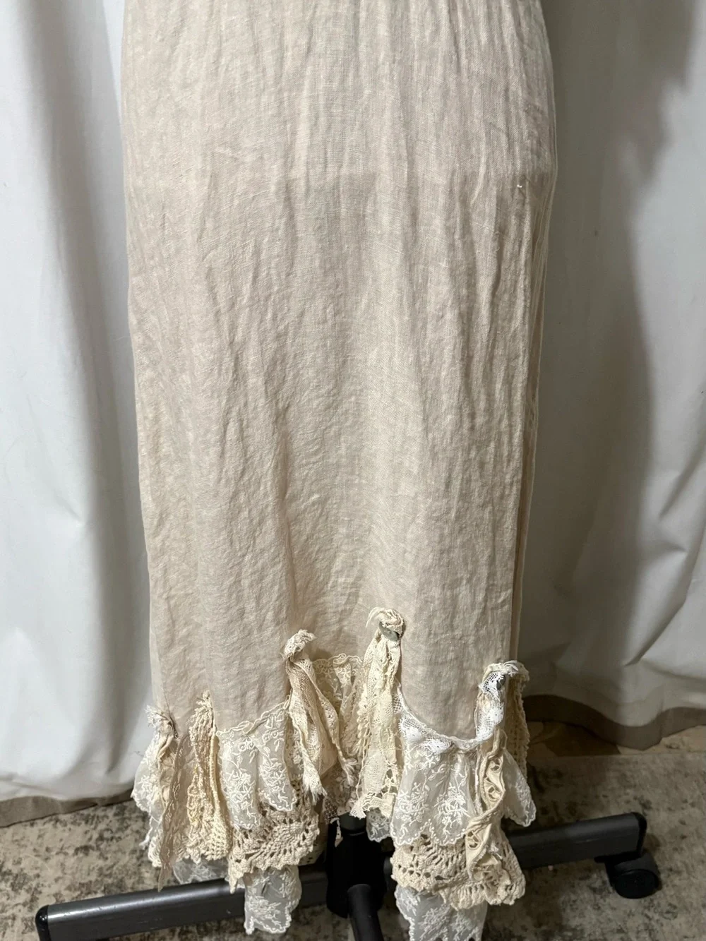 Vtg  Lace Italian Linen V-Neck Upcycled Dress Handmade Sz Med Slight Low Hem - Picture 10 of 14